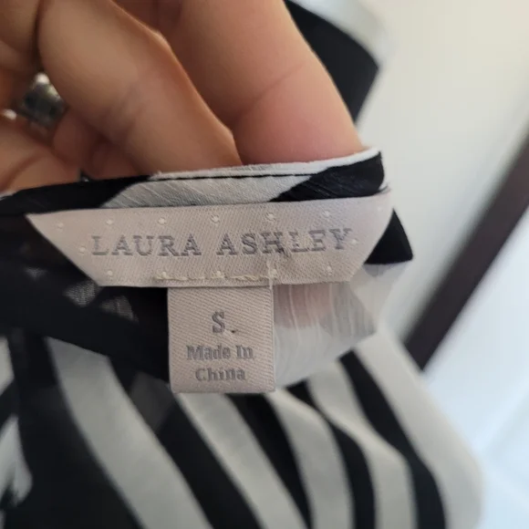 Laura Ashley Sheer black & white Floral Blouse - Picture 3 of 7